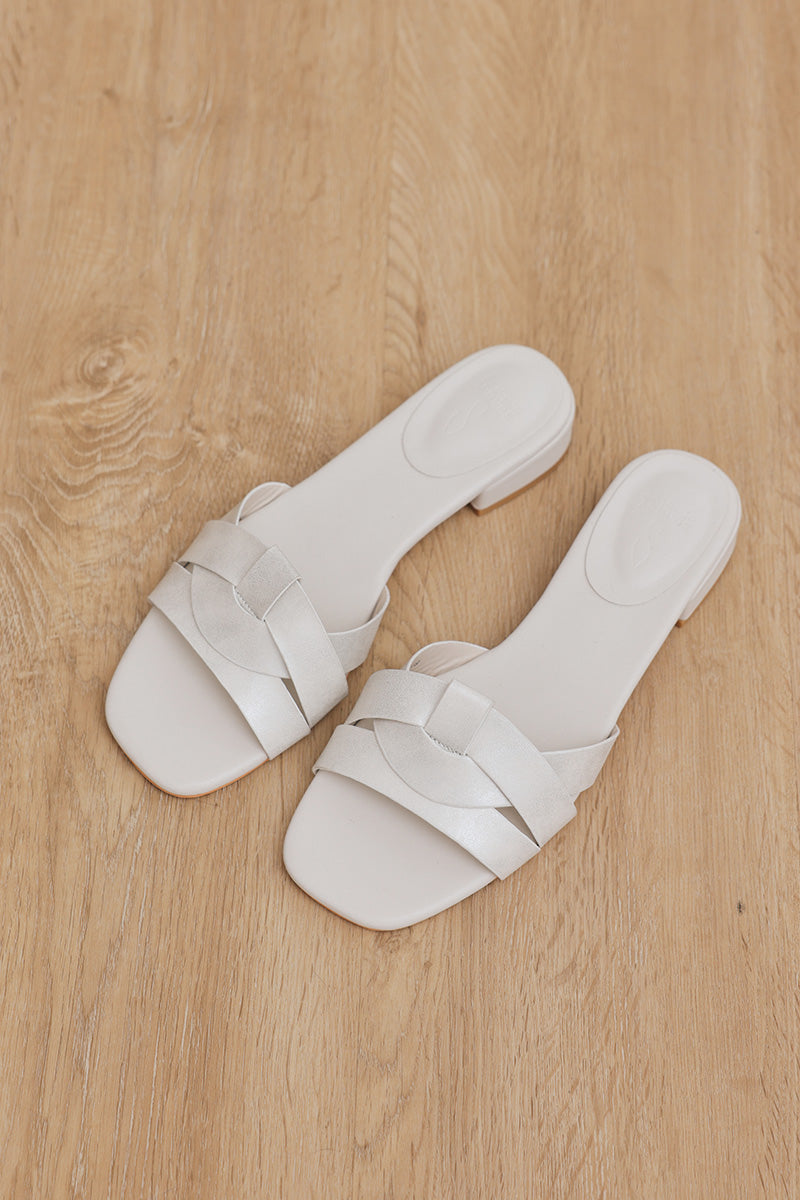 Giselle Interlocking Sliders in Cream Frost