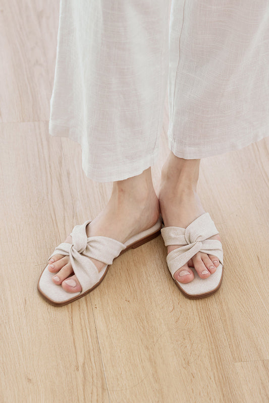 Jessa Cloud Sliders in Waterproof Linen