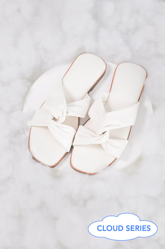 Jessa Cloud Sliders in Milk