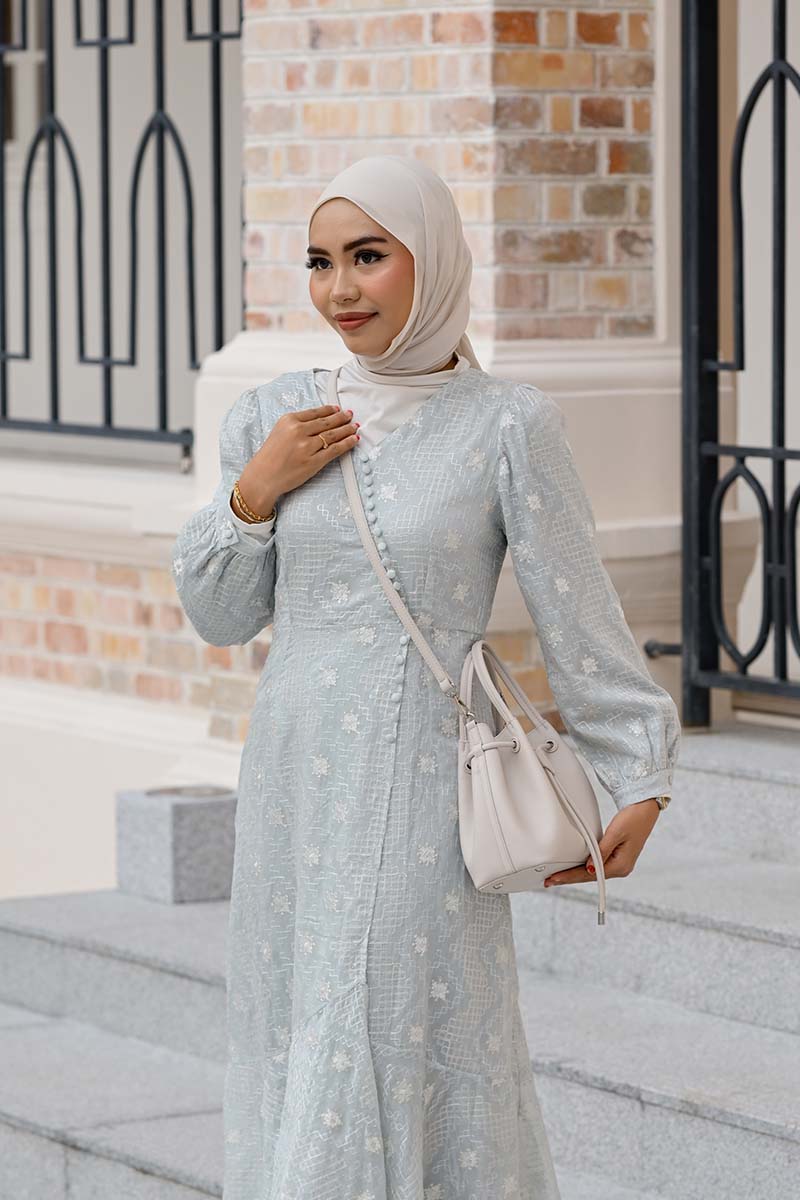 Santiago Dumpling Bag in Ivory Smoke