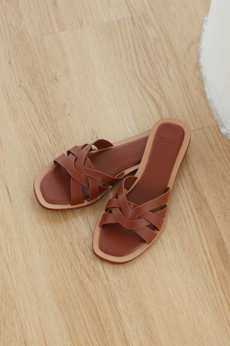 Serra Interlocking Sliders in Brown