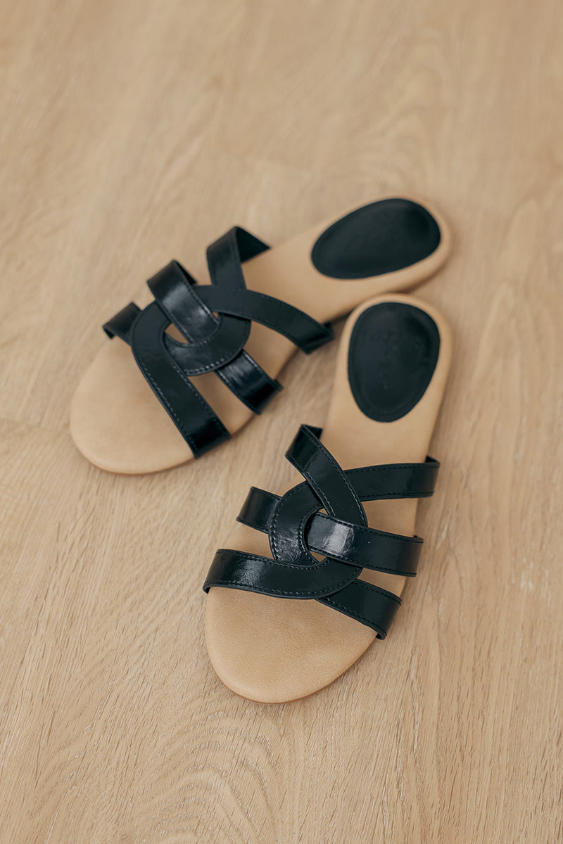 Velia Interlocking Sliders in Black