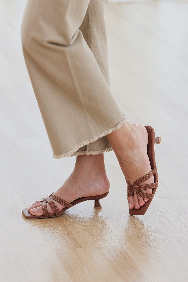 Vivelle Kitten Heels in Tan