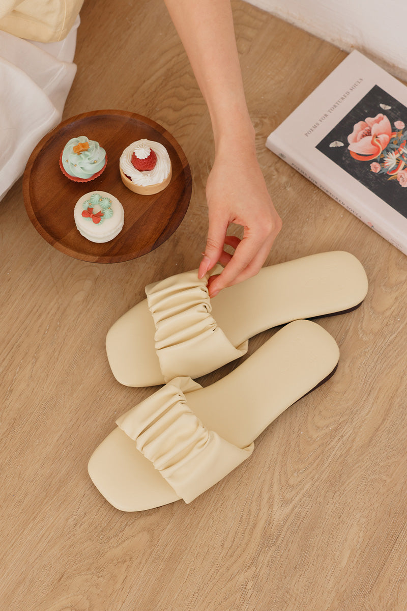 Willow Cloud Sliders in Butter Yellow