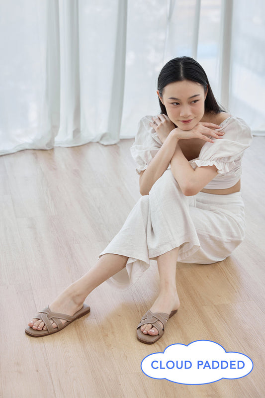 Yuna Interlocking Cloud Sliders in Taupe