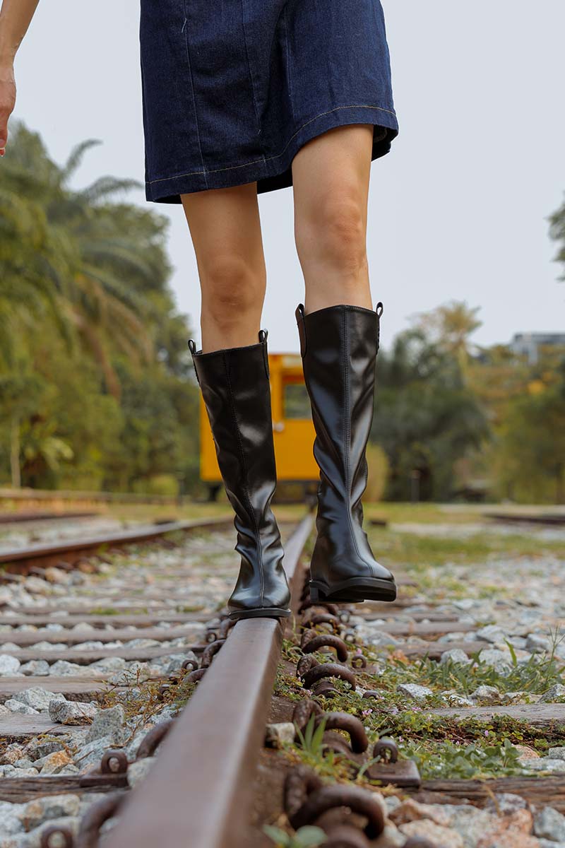 Arlo Knee-High Boots in Black