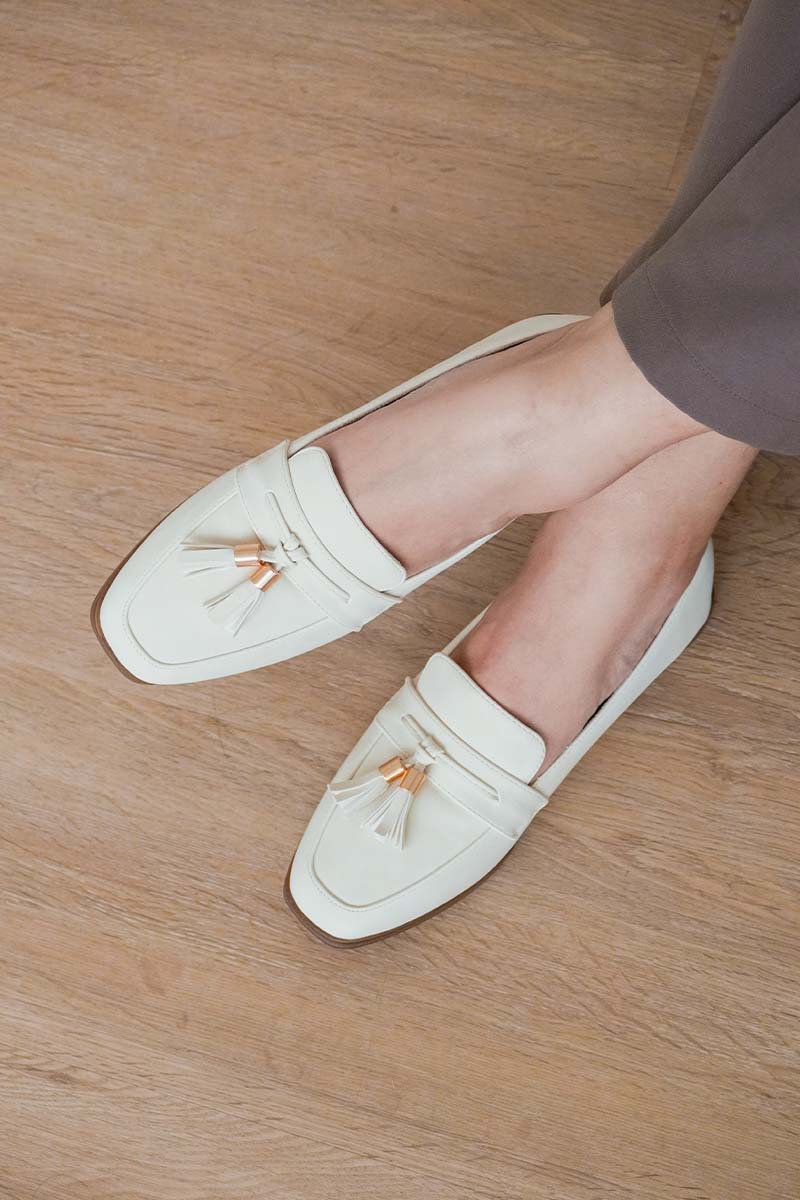 Lunelle Loafers in Waterproof Suede Cream