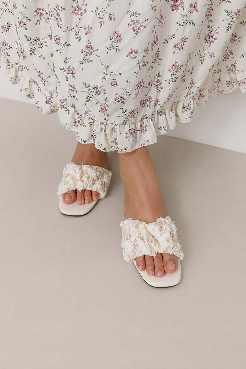 Willow Cloud Sliders in Cream Floral Mesh