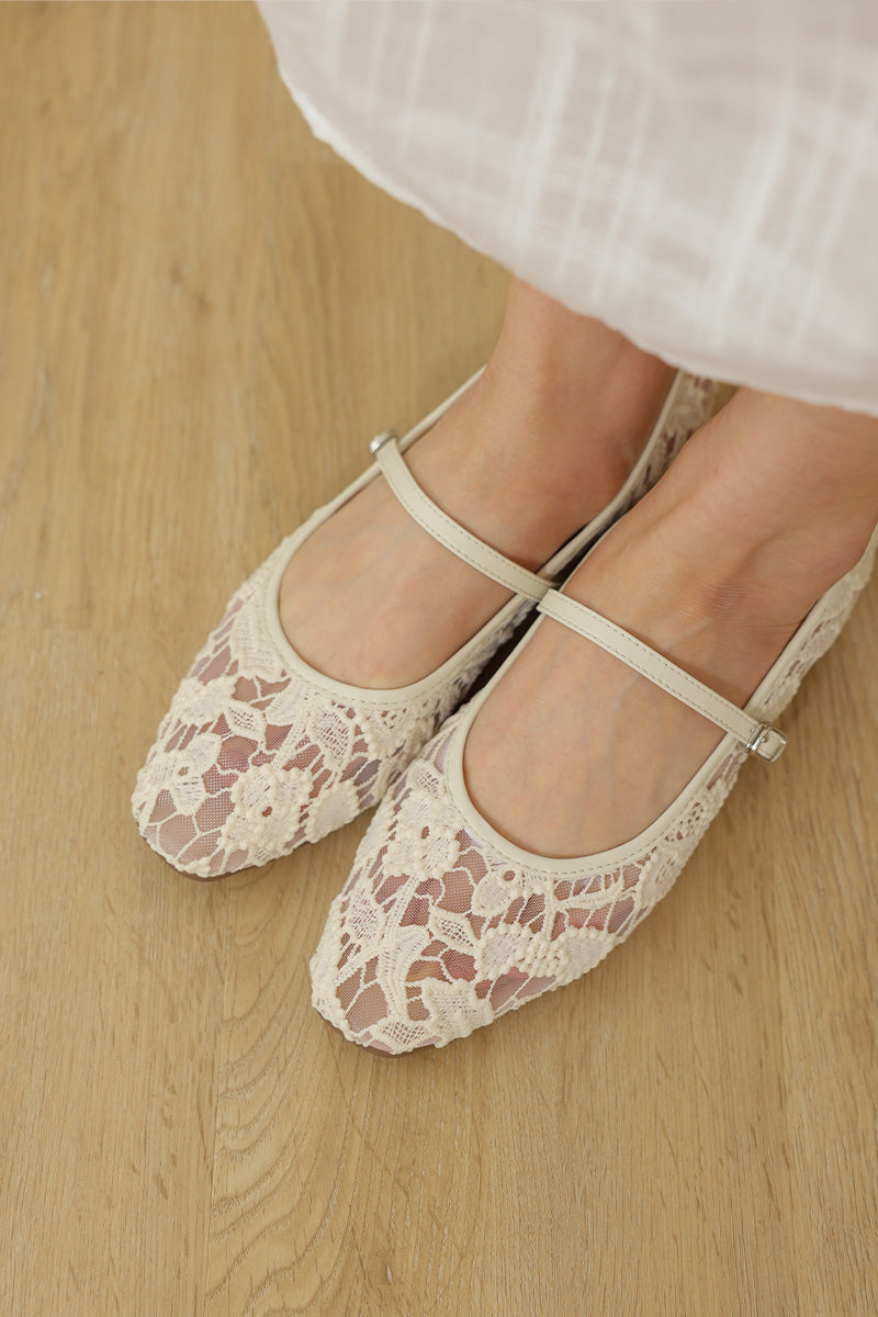 Zelya Maryjane Flats in Cream