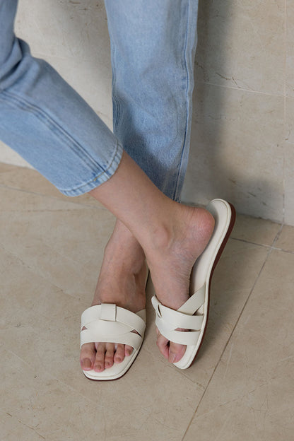 Ruka interlocking Cloud Sliders in Cream