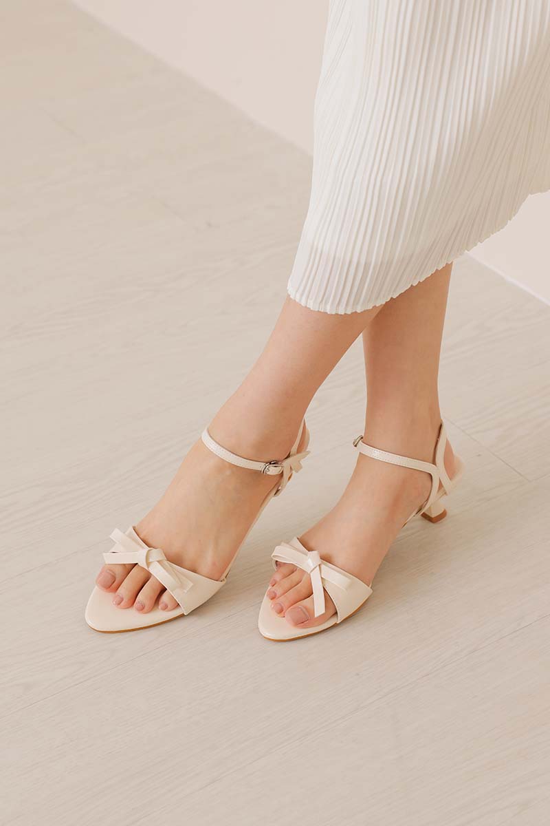 Alira Bow Kitten Heels in White