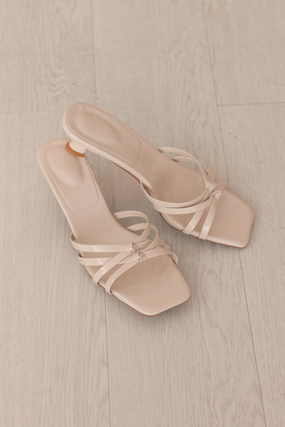 Astryn Kitten Heels in Cream Patent