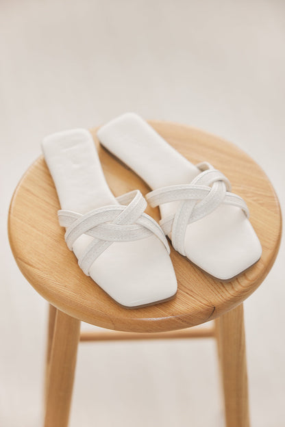 Briar Interlocking Cloud Sliders in Cream