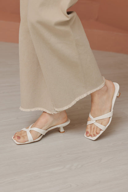 Darcie Interlocking Kitten Heels Waterproof Linen