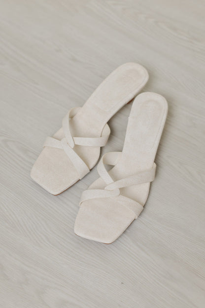 Darcie Interlocking Kitten Heels Waterproof Linen