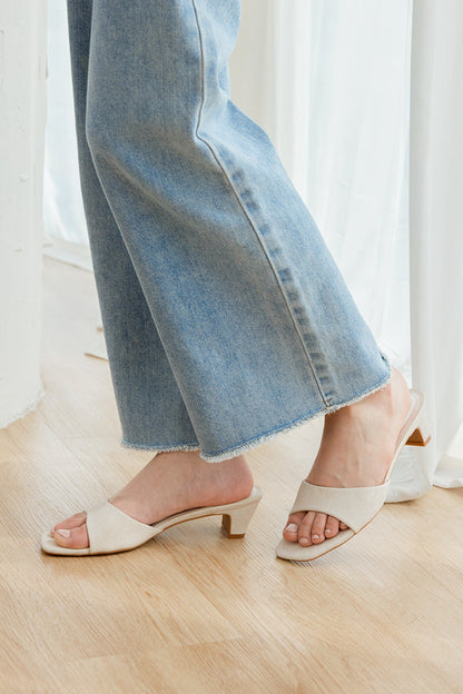 Doii Slip-on Heels in Waterproof Linen
