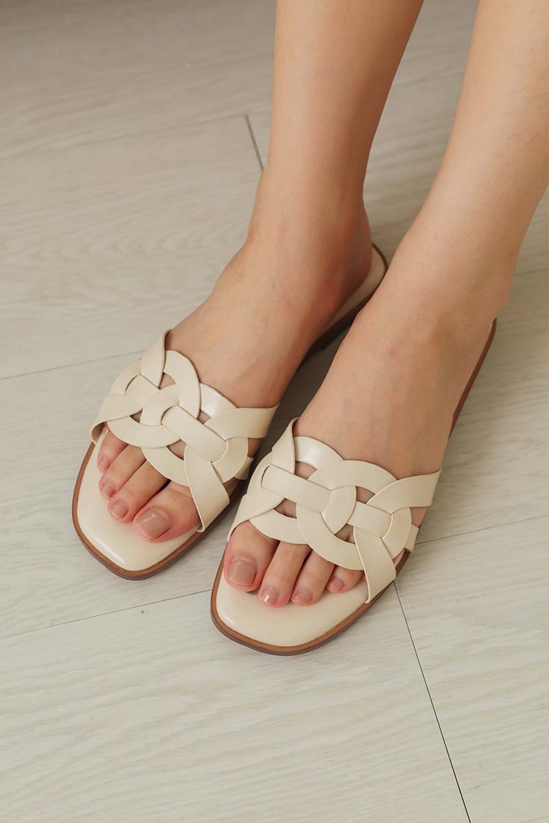 Elin Interlocking Cloud Sliders in Cream