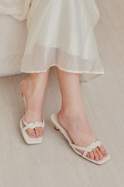 Elvaria Strappy Kitten Heels in Waterproof Linen