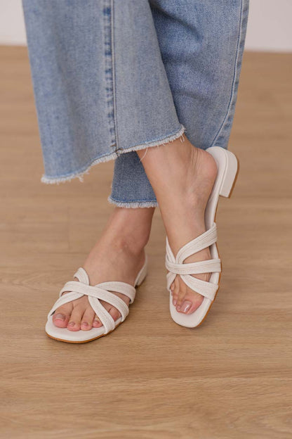 Jolie Contrast Interlocking Sliders in Cream