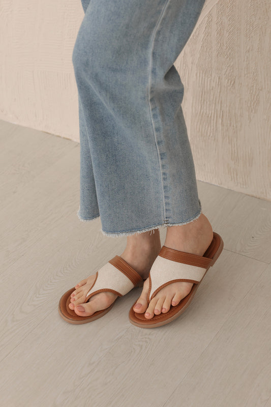 Kairi Thong Sandals in Tan / Waterproof Linen
