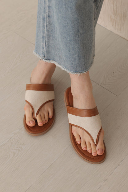 Kairi Thong Sandals in Tan / Waterproof Linen