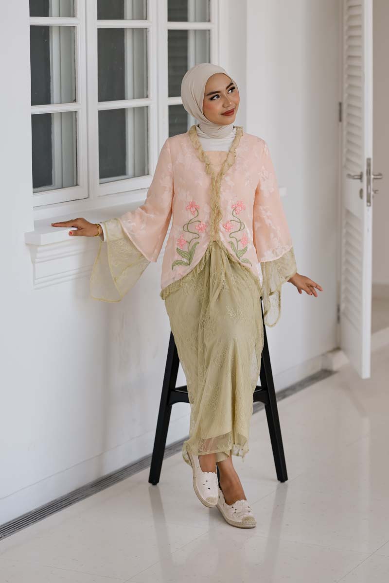 Maris Floral Espadrille in Cream