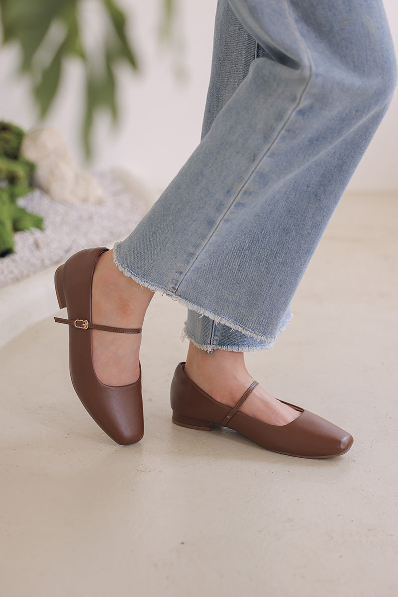Norell Maryjane Flats in Brown