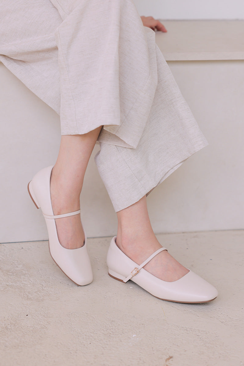 Norell Maryjane Flats in Cream