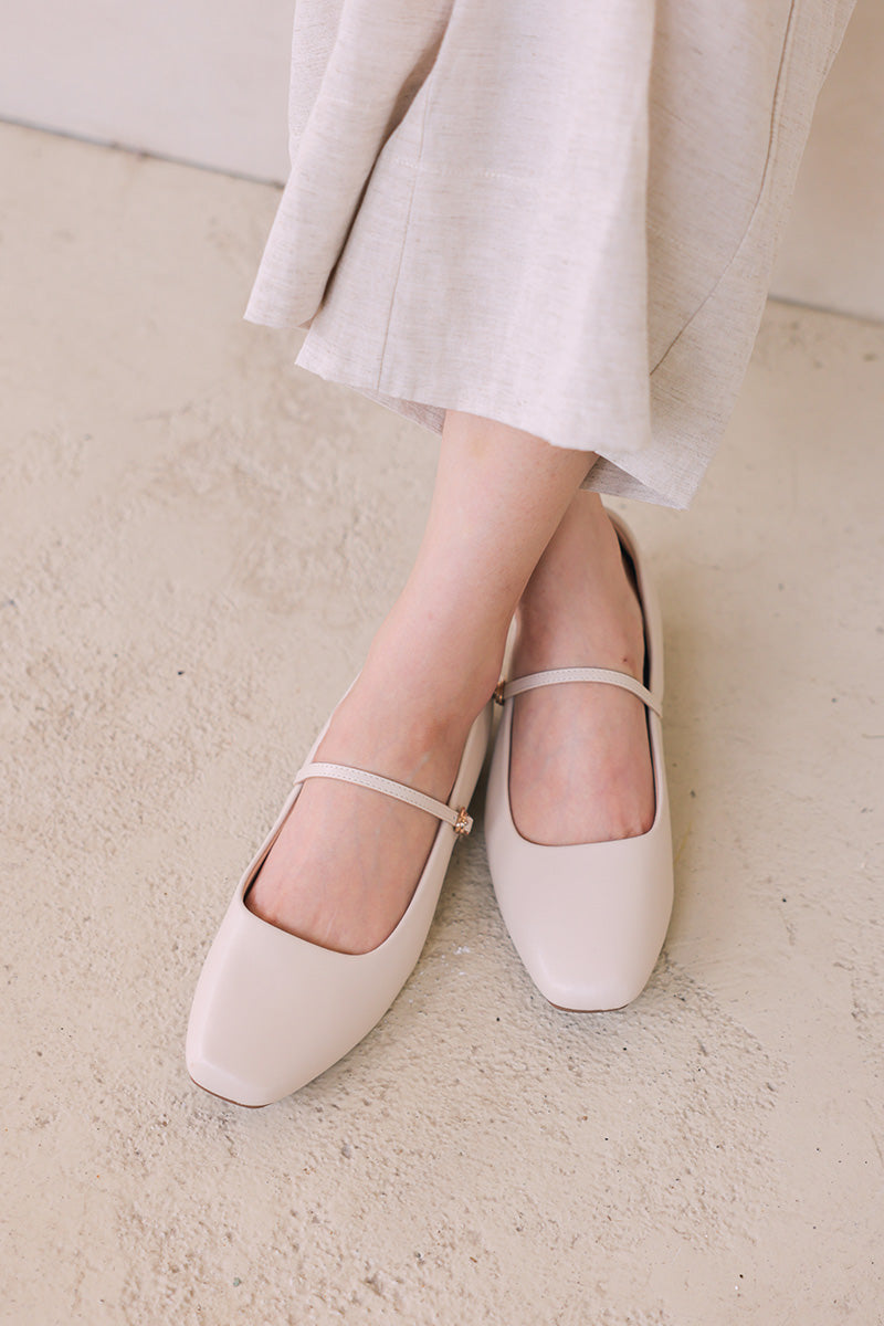 Norell Maryjane Flats in Cream