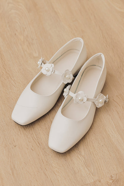 Sorrel Floral Cut out Maryjane Flats in Cream
