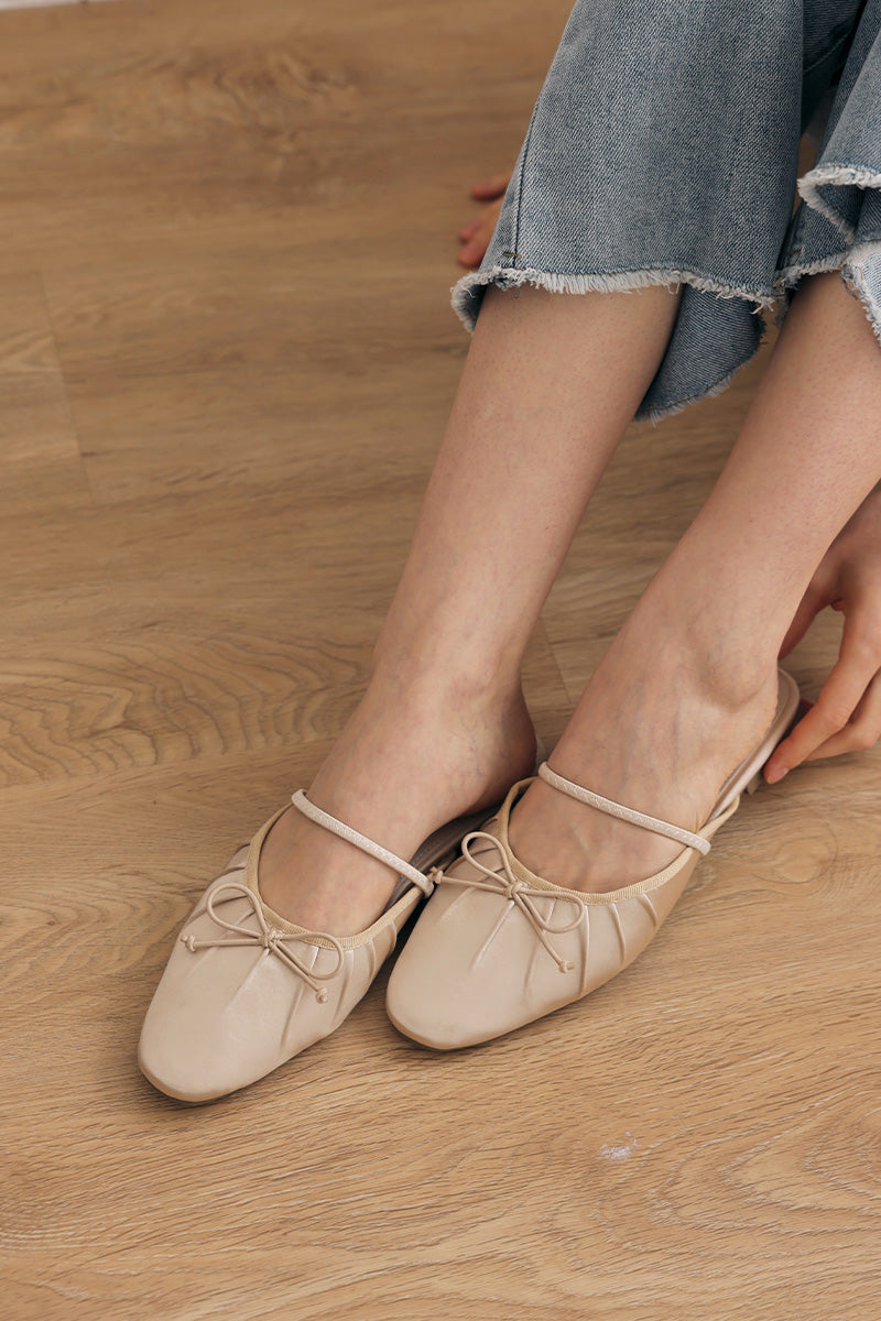 Vetta Bow Slip-On Mule in Cream