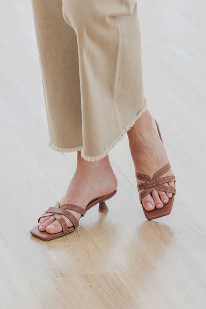 Vivelle Kitten Heels in Tan