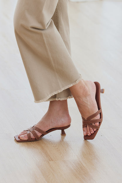 Vivelle Kitten Heels in Tan