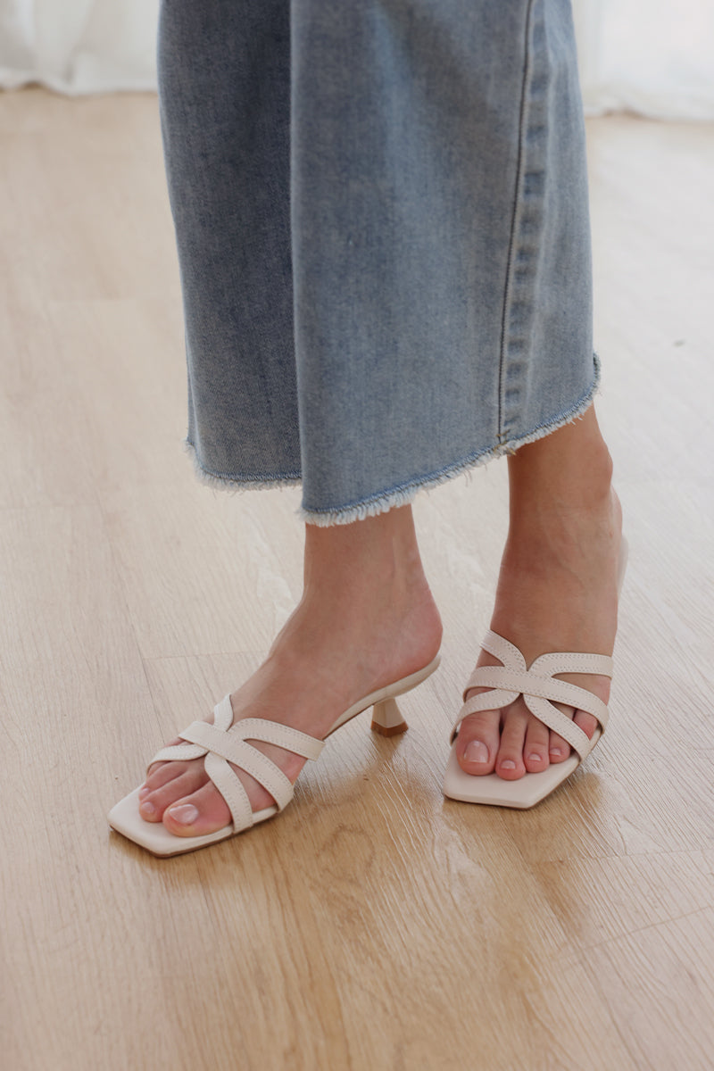 Vivelle Kitten Heels in Cream