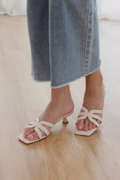 Vivelle Kitten Heels in Cream