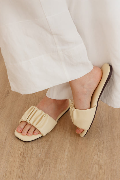 Willow Cloud Sliders in Butter Yellow