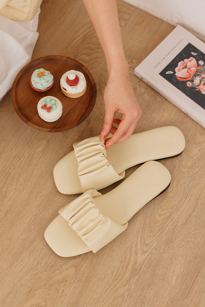 Willow Cloud Sliders in Butter Yellow