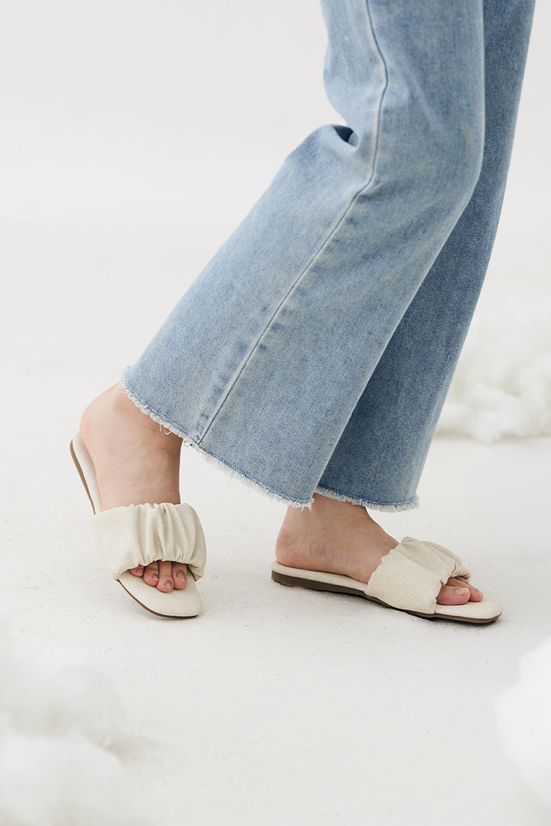 Willow Cloud Sliders in Waterproof Linen