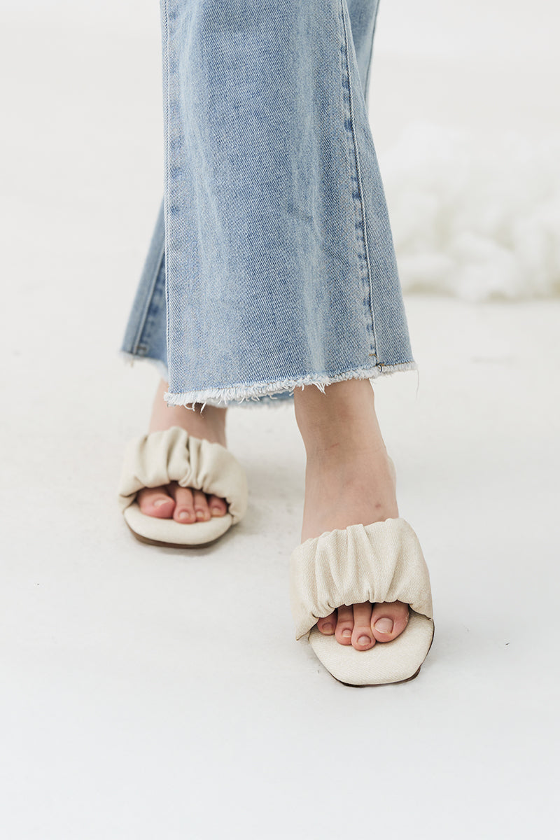 Willow Cloud Sliders in Waterproof Linen