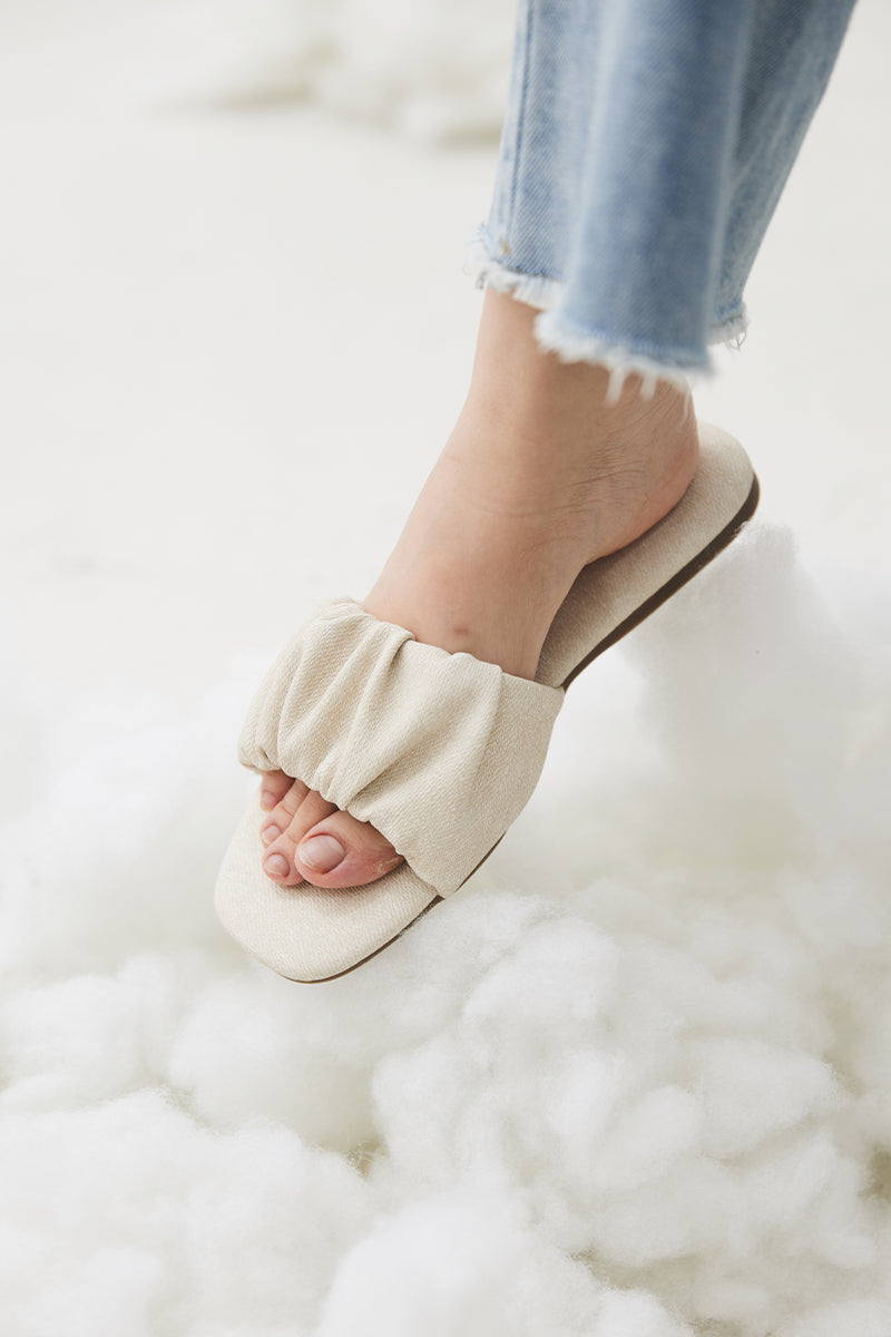 Willow Cloud Sliders in Waterproof Linen