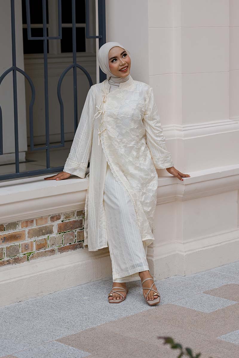 Zerina Toe-ring Strappy Sliders in Light Taupe