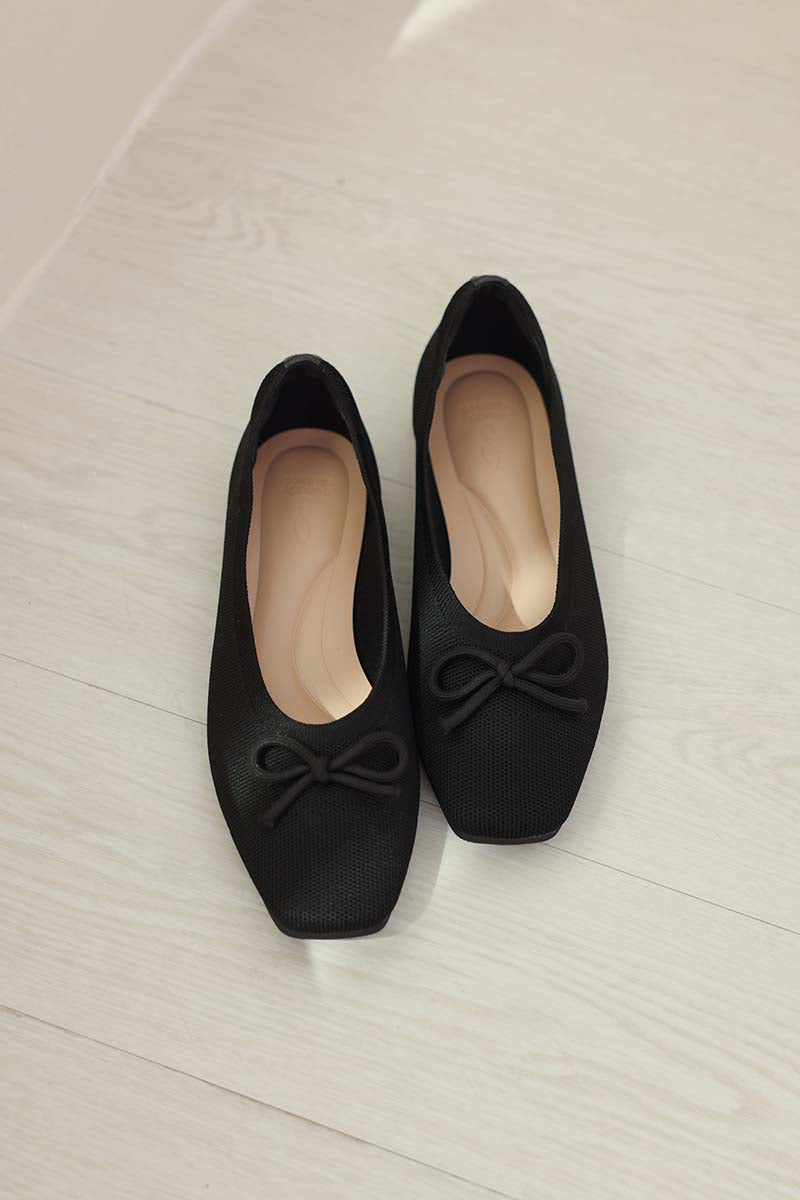 Balleta Cloud Flyknit Flats in Black
