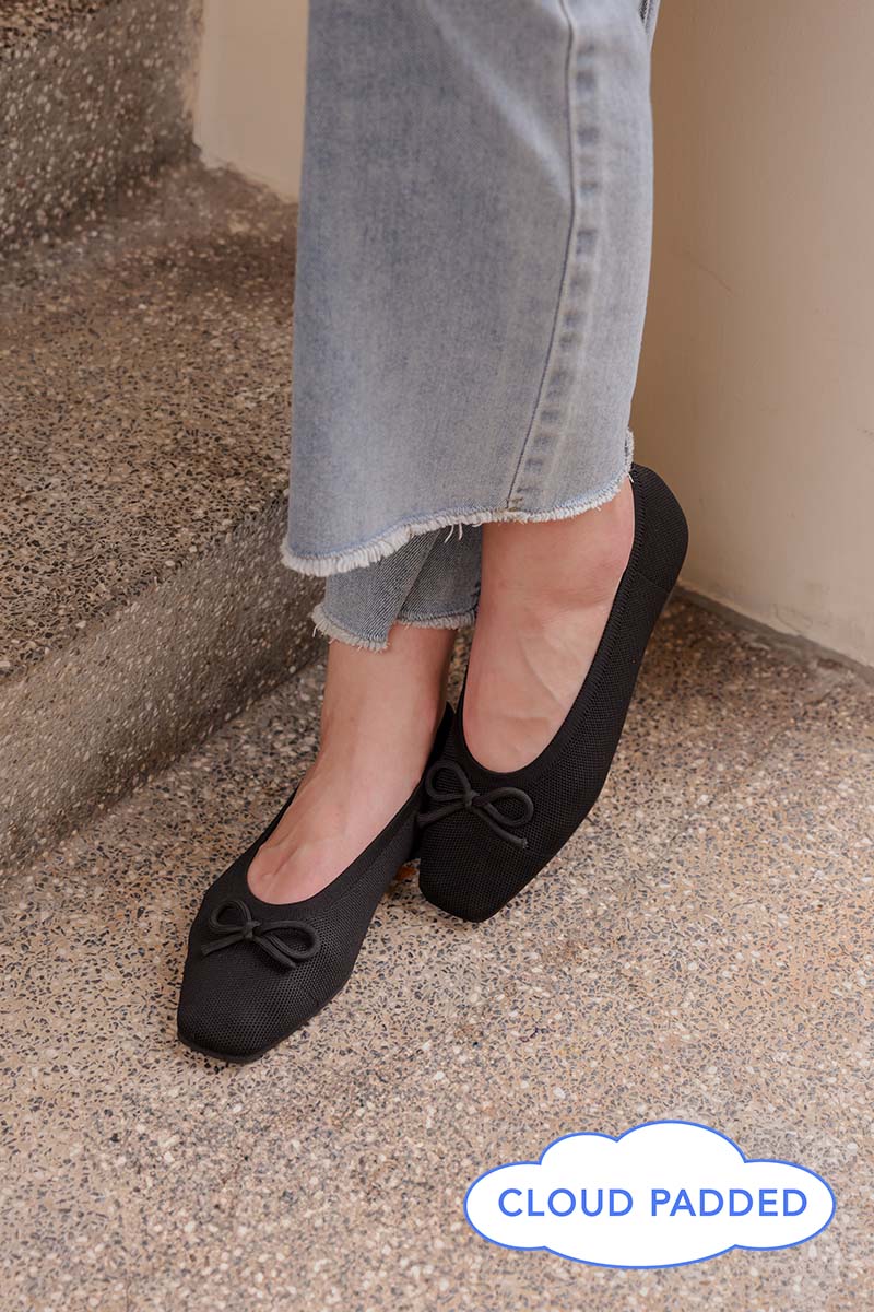 Balleta Cloud Flyknit Flats in Black