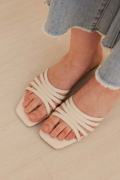 Calia Sliders in Cream