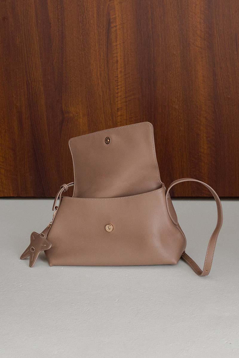 Georgia Shoulder Flap Bag in Taupe