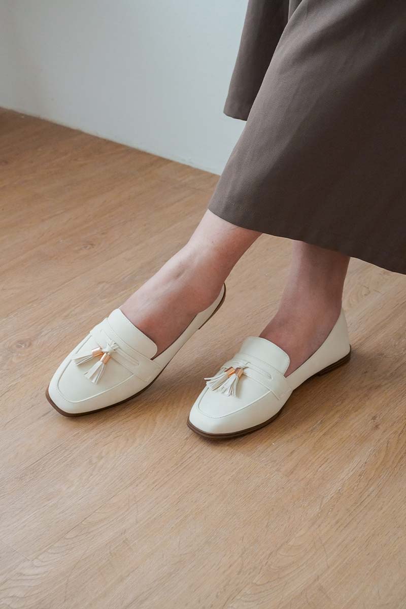 Lunelle Loafers in Waterproof Suede Cream