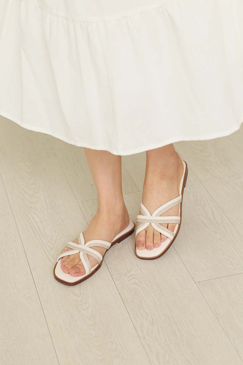 Nori Cloud Contrast Sliders in Cream/Waterproof Linen