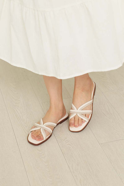 Nori Cloud Contrast Sliders in Cream/Waterproof Linen
