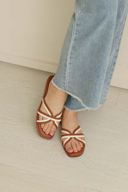 Nori Cloud Contrast Sliders in Cream/Tan