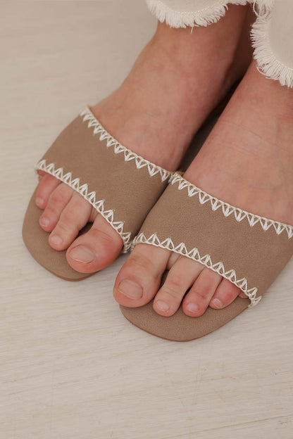 Onda Crochet Sliders in Brown Suede
